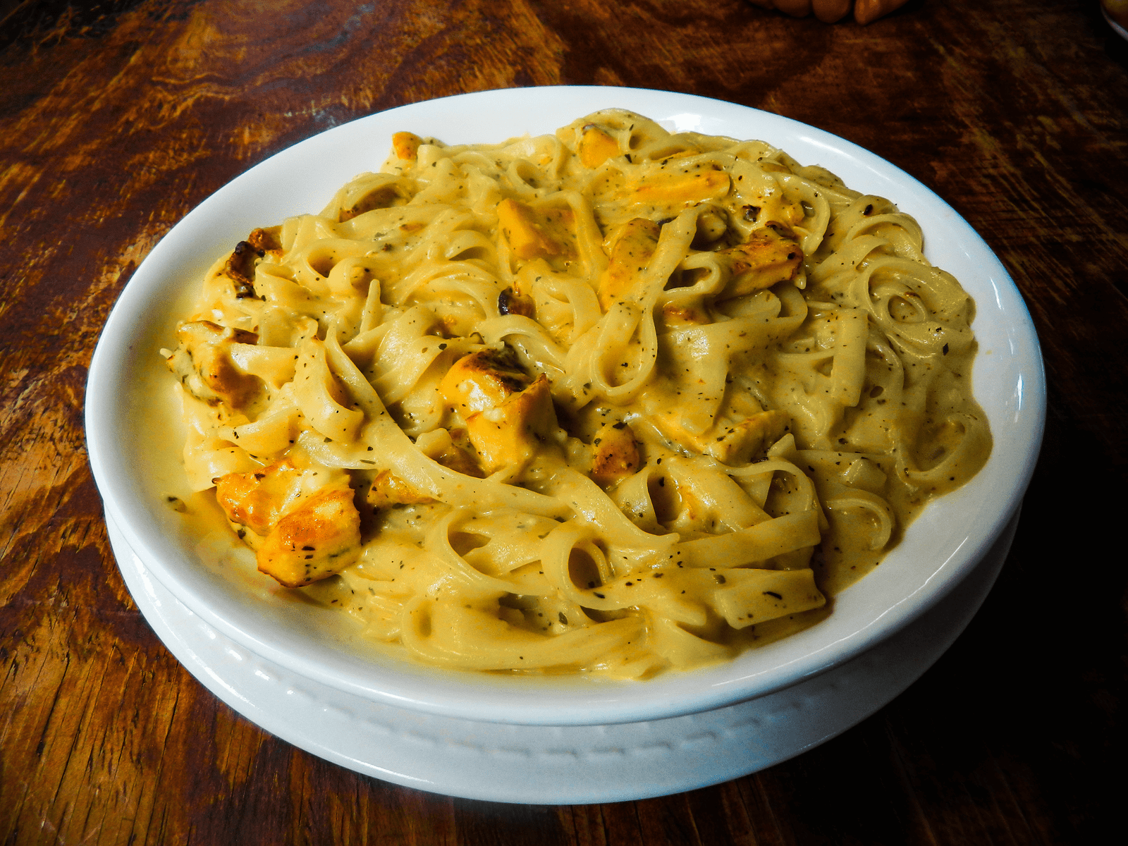 FETTUCCINI ALFREDO CON POLLO